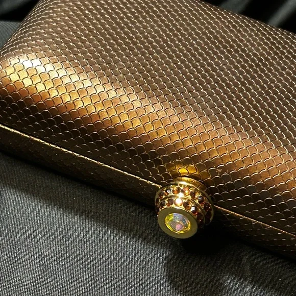 CRISTAL VTG Rare Clutch Bronze Fish Scale design wSwarovski Clusters kiss clasp - Picture 12 of 16